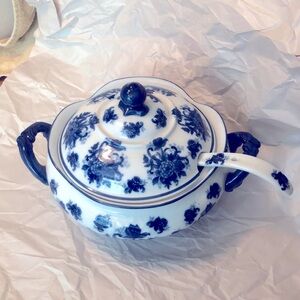 Vintage Chinese Blue & White Porcelain Soup Tureen w/Ladle approx 12.5x10”